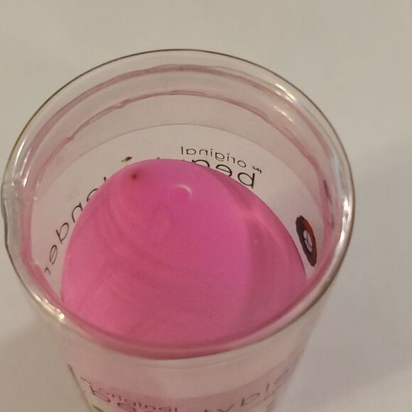 The Original Beauty Blender Sponge Applicator - Picture 3 of 5